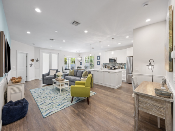 Charming Coastal Retreat with Private Pool Near Vanderbilt Beach