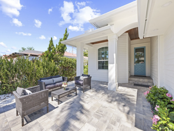 Charming Coastal Retreat with Private Pool Near Vanderbilt Beach