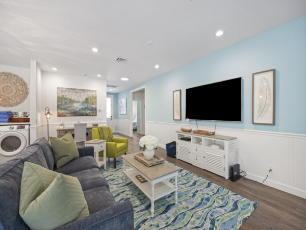 Charming Coastal Retreat with Private Pool Near Vanderbilt Beach