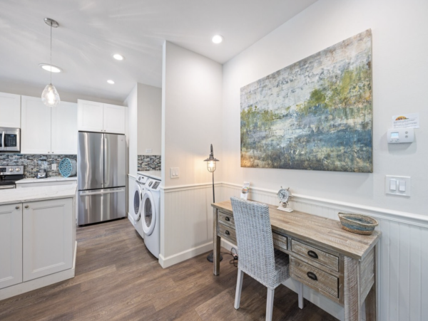 Charming Coastal Retreat with Private Pool Near Vanderbilt Beach
