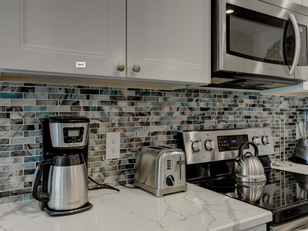 Charming Coastal Retreat with Private Pool Near Vanderbilt Beach