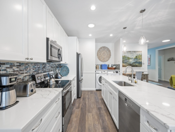 Charming Coastal Retreat with Private Pool Near Vanderbilt Beach