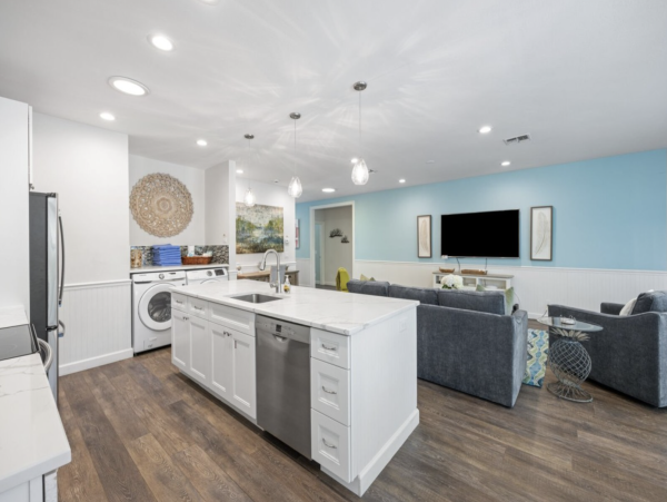 Charming Coastal Retreat with Private Pool Near Vanderbilt Beach
