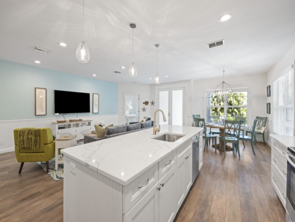 Charming Coastal Retreat with Private Pool Near Vanderbilt Beach