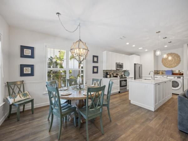 Charming Coastal Retreat with Private Pool Near Vanderbilt Beach