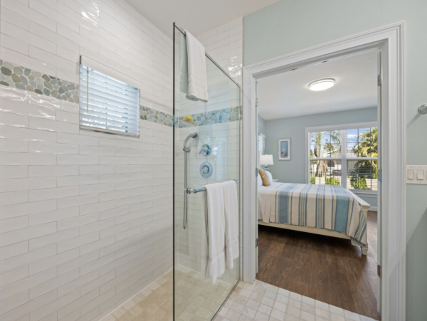 Charming Coastal Retreat with Private Pool Near Vanderbilt Beach