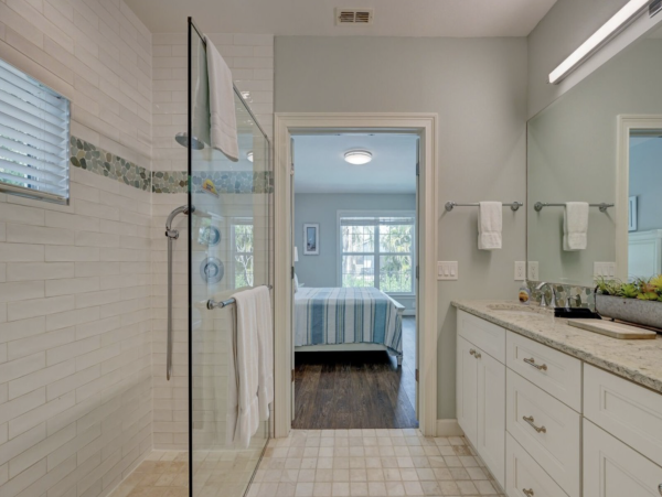 Charming Coastal Retreat with Private Pool Near Vanderbilt Beach