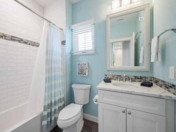 Charming Coastal Retreat with Private Pool Near Vanderbilt Beach