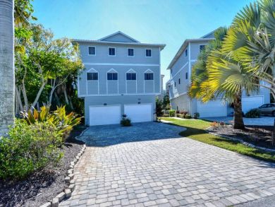 Walk to Beach 3 Bedrooms Townhome in Siesta Key