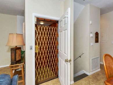 Walk to Beach 3 Bedrooms Townhome in Siesta Key