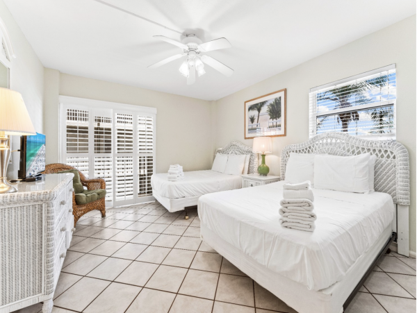 2 Bedroom Condo on the Beach with Partial Views Beach & Gulf