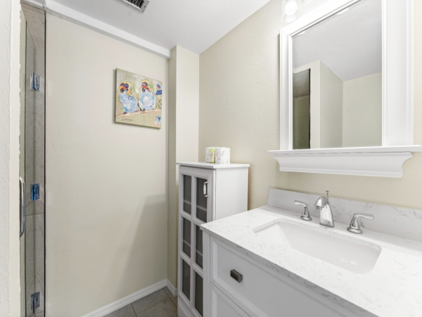 2 Bedroom Condo on the Beach with Partial Views Beach & Gulf