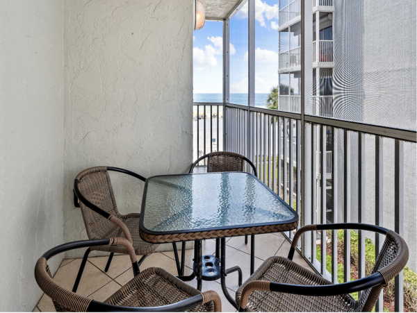 2 Bedroom Condo on the Beach with Partial Views Beach & Gulf