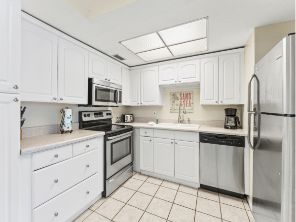 2 Bedroom Condo on the Beach with Partial Views Beach & Gulf