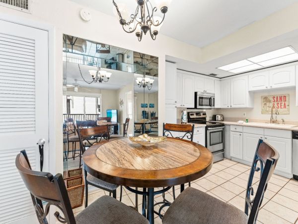 2 Bedroom Condo on the Beach with Partial Views Beach & Gulf