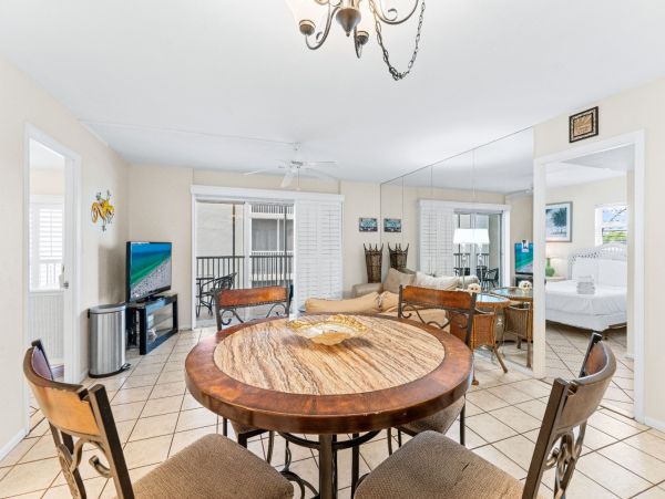 2 Bedroom Condo on the Beach with Partial Views Beach & Gulf