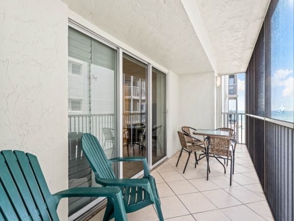2 Bedroom Condo on the Beach with Partial Views Beach & Gulf