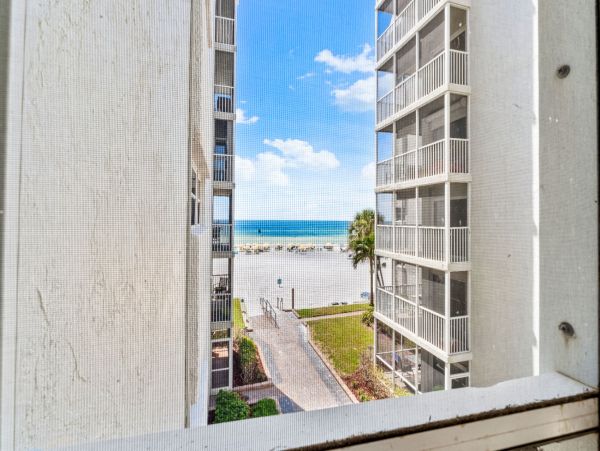 2 Bedroom Condo on the Beach with Partial Views Beach & Gulf