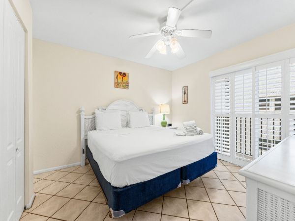 2 Bedroom Condo on the Beach with Partial Views Beach & Gulf