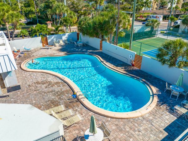 2 Bedroom Condo on the Beach with Partial Views Beach & Gulf