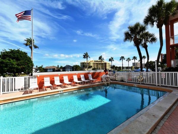 Beachfront 2 Bedroom Vacation Condo in Siesta Key Sleeps 6