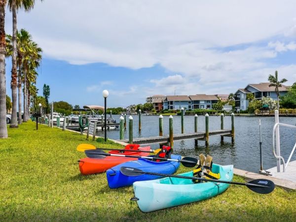 Beachfront 2 Bedroom Vacation Condo in Siesta Key Sleeps 6