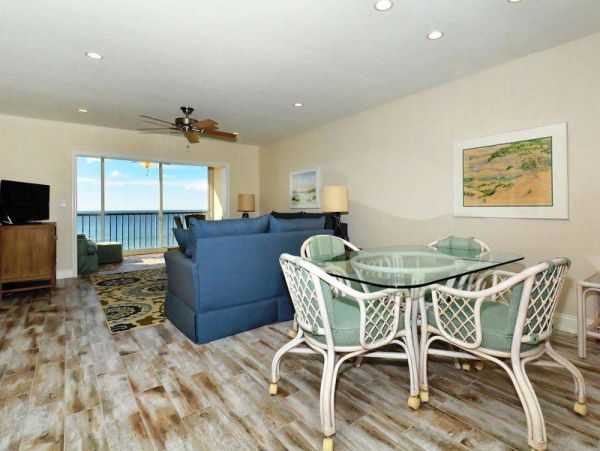 Beachfront 2 Bedroom Vacation Condo in Siesta Key Sleeps 6