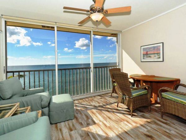 Beachfront 2 Bedroom Vacation Condo in Siesta Key Sleeps 6