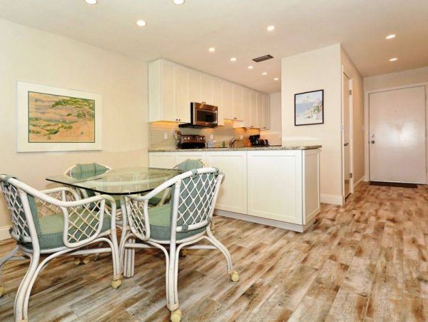 Beachfront 2 Bedroom Vacation Condo in Siesta Key Sleeps 6