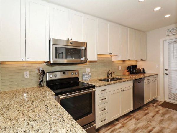 Beachfront 2 Bedroom Vacation Condo in Siesta Key Sleeps 6