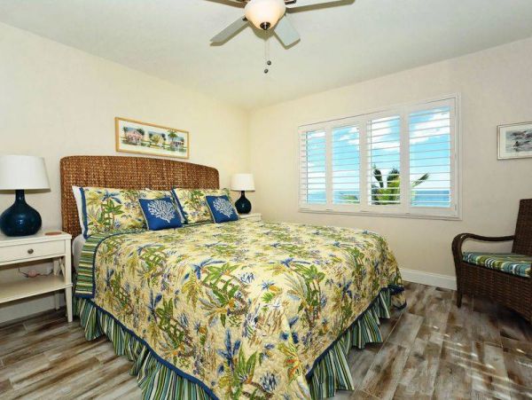 Beachfront 2 Bedroom Vacation Condo in Siesta Key Sleeps 6