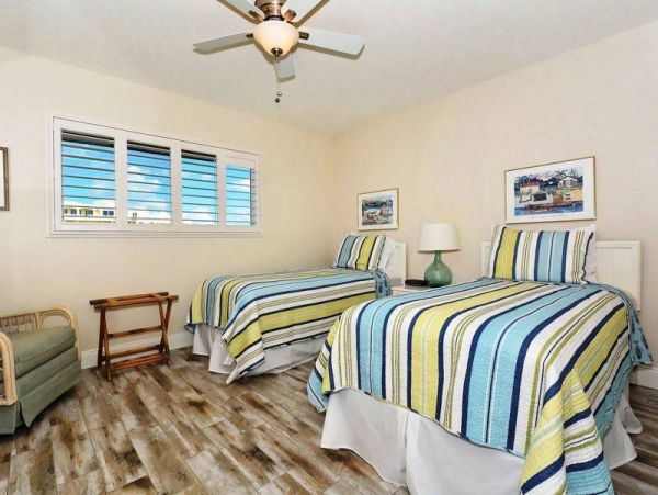 Beachfront 2 Bedroom Vacation Condo in Siesta Key Sleeps 6