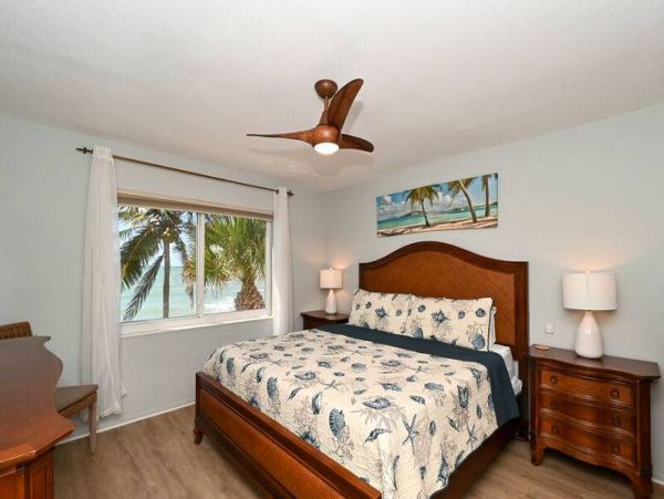 Stunning Siesta Key Condo with Gulf Views