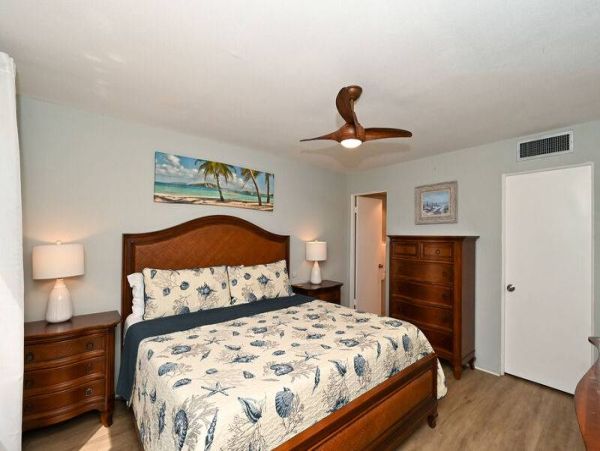 Stunning Siesta Key Condo with Gulf Views