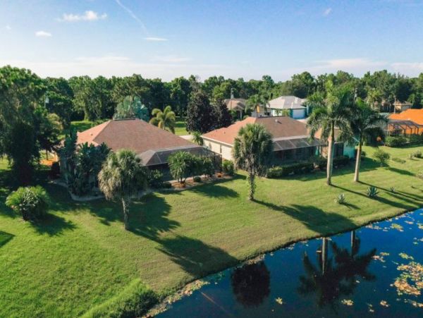 Three Bedroom Vacation Pool Home in Rotonda