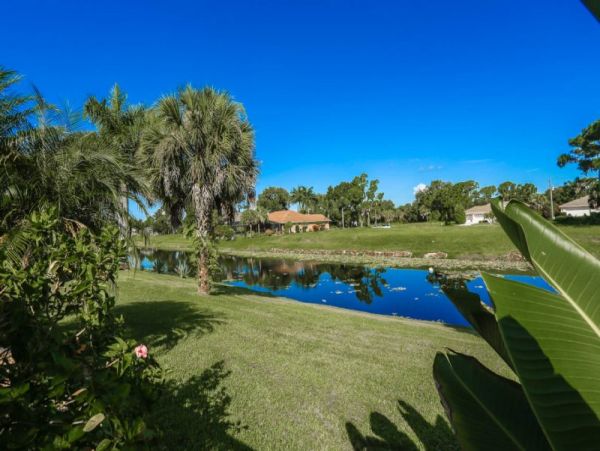 Three Bedroom Vacation Pool Home in Rotonda