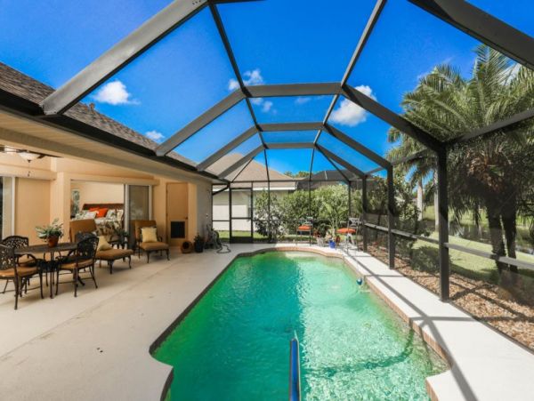 Three Bedroom Vacation Pool Home in Rotonda
