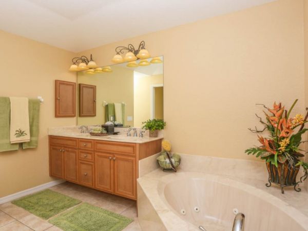 Three Bedroom Vacation Pool Home in Rotonda