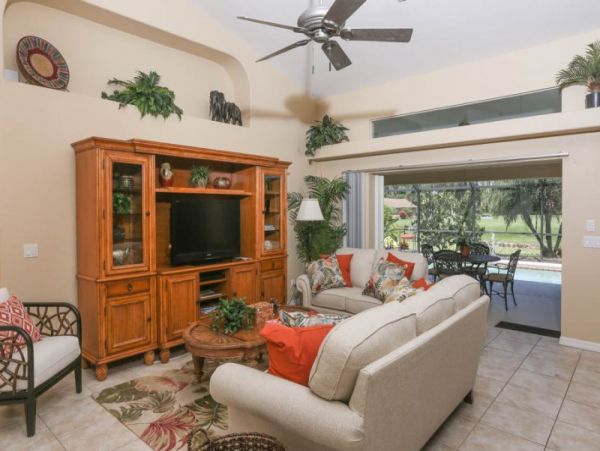 Three Bedroom Vacation Pool Home in Rotonda