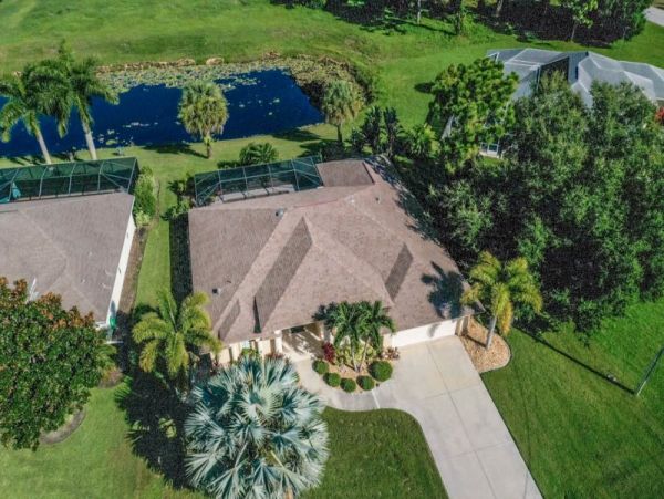 Three Bedroom Vacation Pool Home in Rotonda