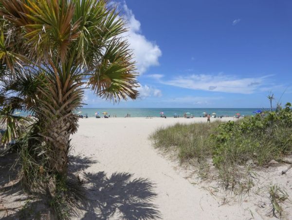 Secluded Four Bedroom Vacation Home Manasota