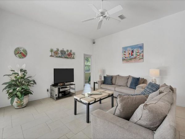 Englewood Home with 4 Bedrooms