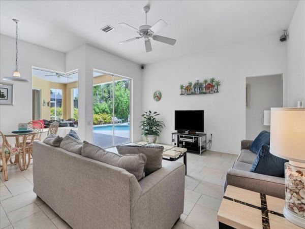 Englewood Home with 4 Bedrooms