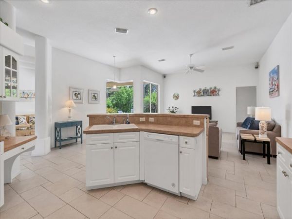 Englewood Home with 4 Bedrooms