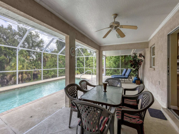 Value Pool Four bedroom Vacation Home Great Location
