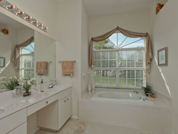 Luxury Home Minutes From The Beach