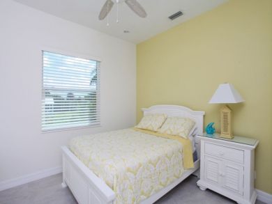 Bay View & Walk to Beach 4 Bedroomsl Home in Manasota
