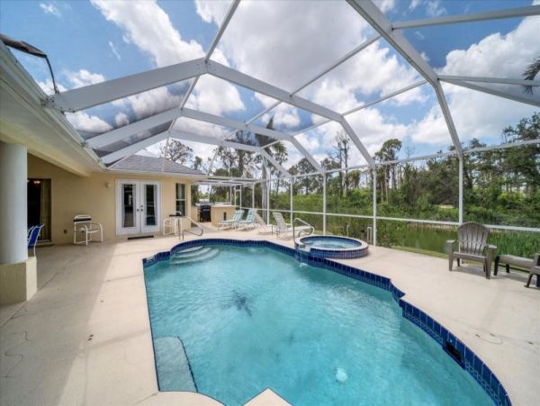 Luxurious Lakeside 5 Bedroom Home in Rotonda - Perfect Florida Getaway