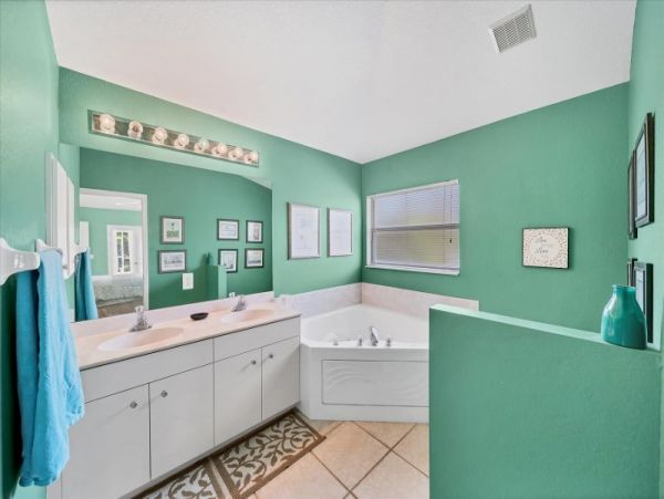 Luxurious Lakeside 5 Bedroom Home in Rotonda - Perfect Florida Getaway