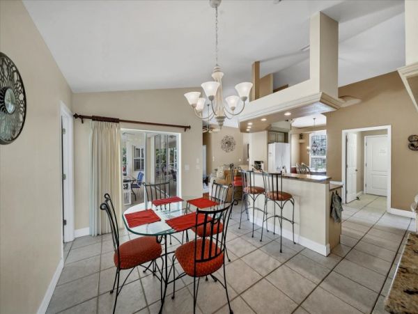Luxurious Lakeside 5 Bedroom Home in Rotonda - Perfect Florida Getaway